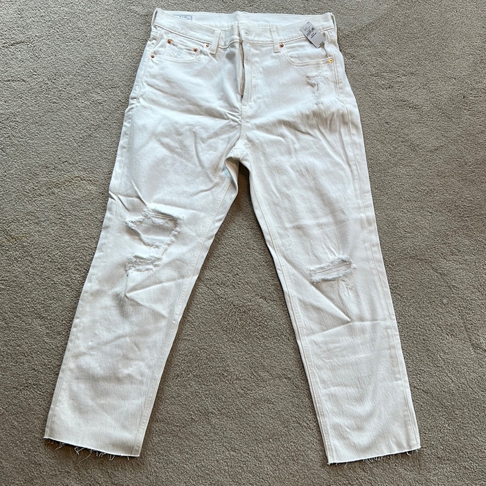 *NWT* Gap white-denim distressed jeans.